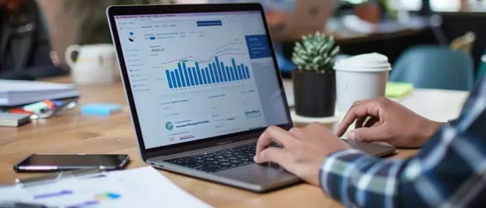 سی آر ام CRM املاک چیست و چرا هر دفتر املاک به آن نیاز دارد؟